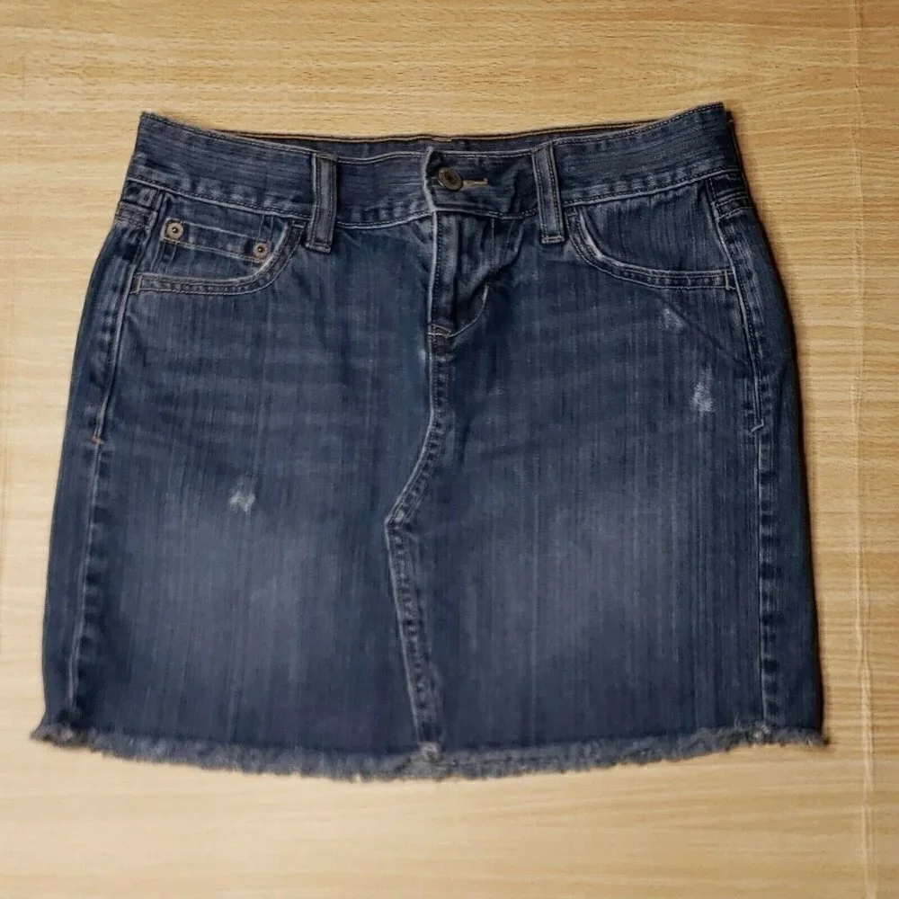 Old Navy Women's Distressed Denim Skirt 0